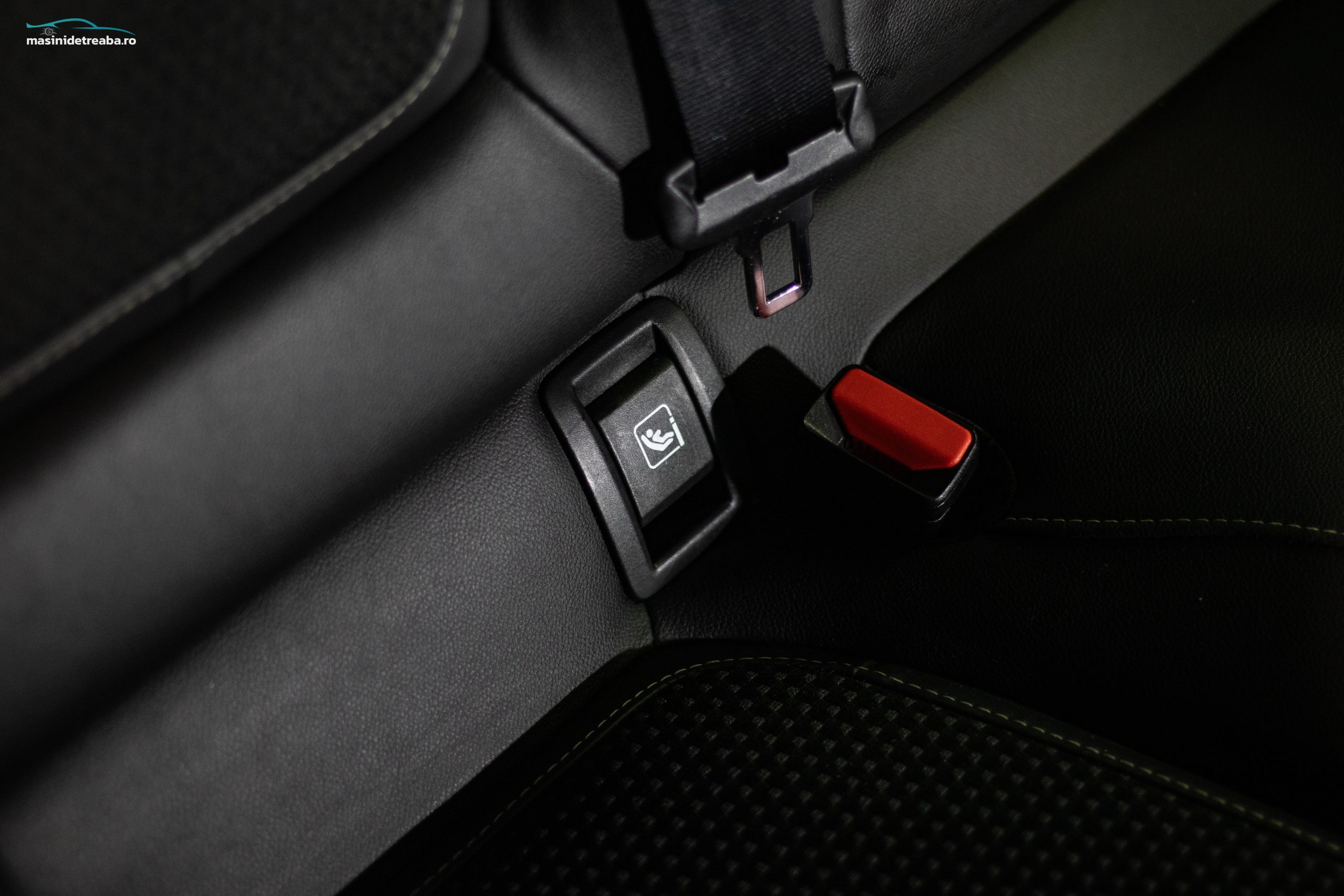 
								Renault Megane IV 2017 full									