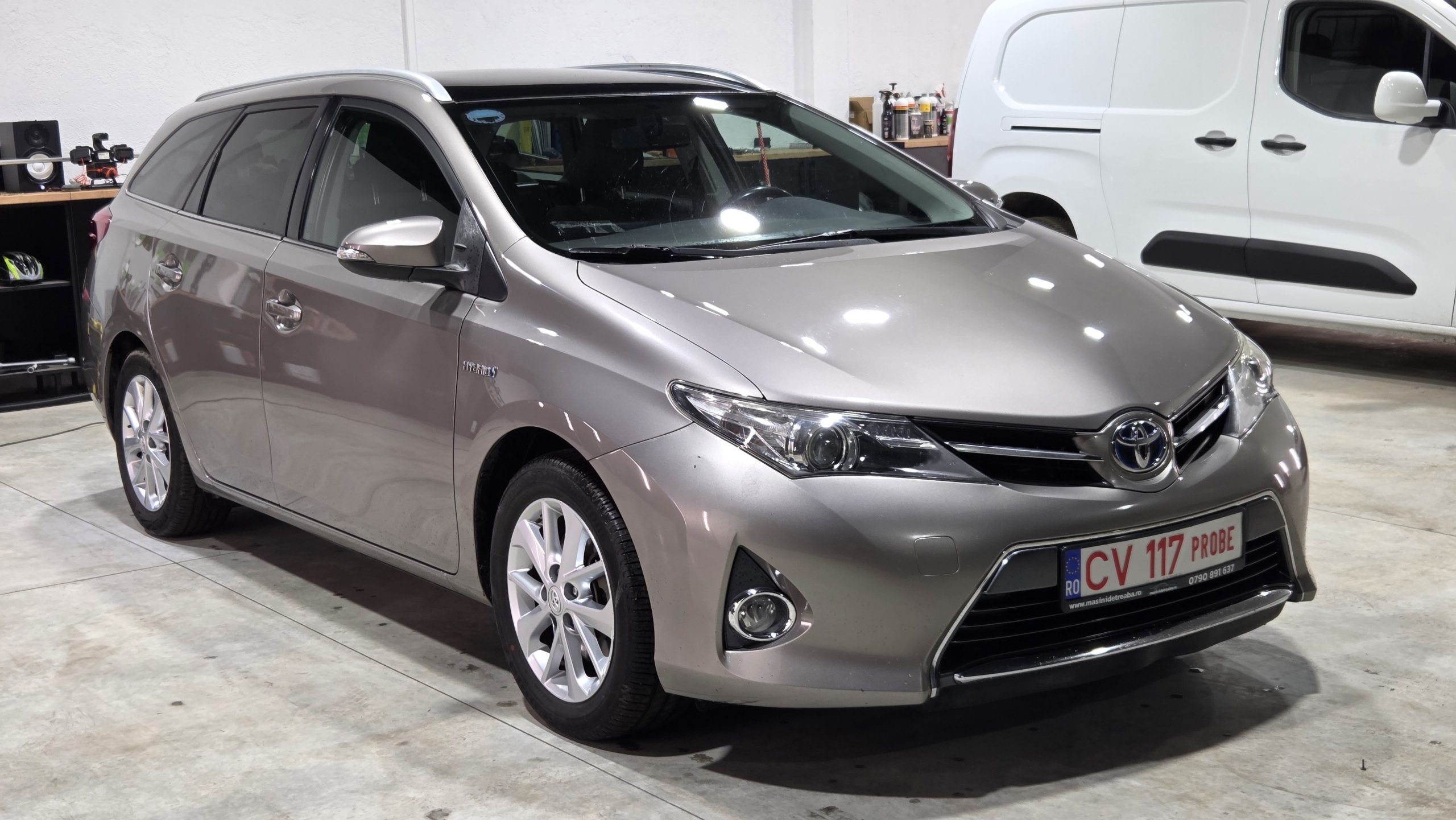
								Toyota Auris full									